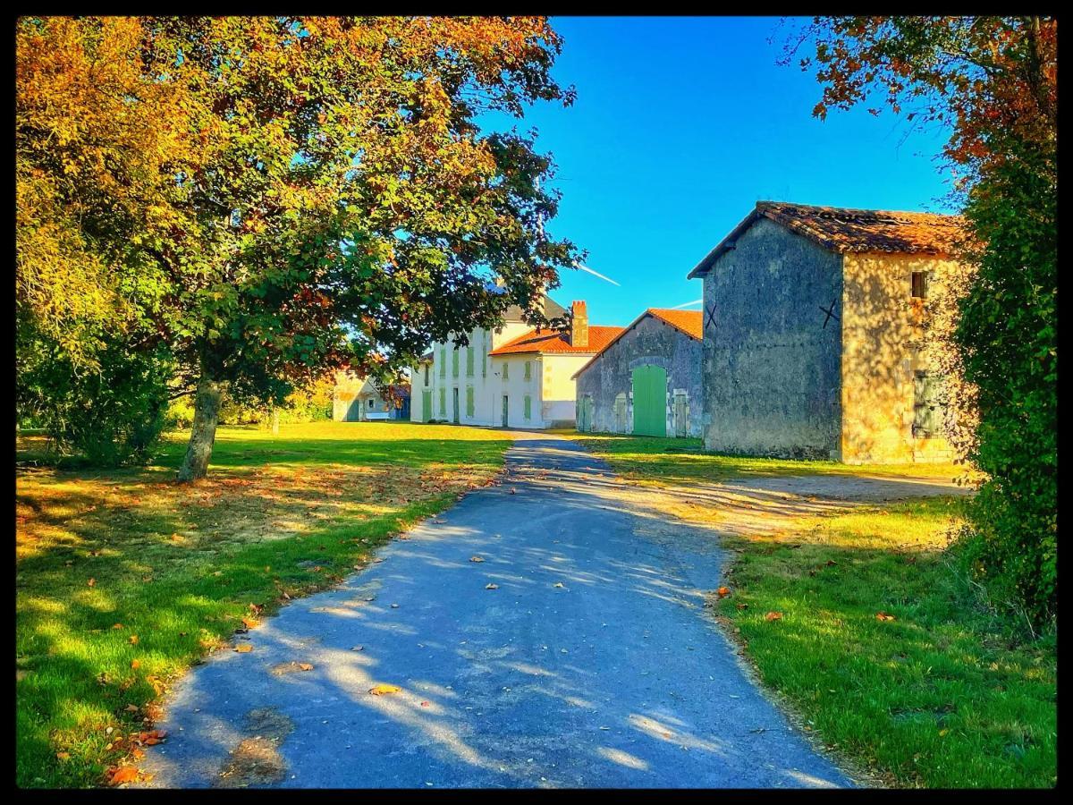 Les Maisons Du Bonheur Bed & Breakfast Château-Garnier Dış mekan fotoğraf